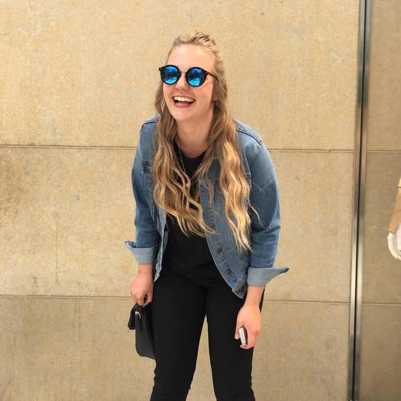 Meet your Posher, Maria - Picture 1 of 1